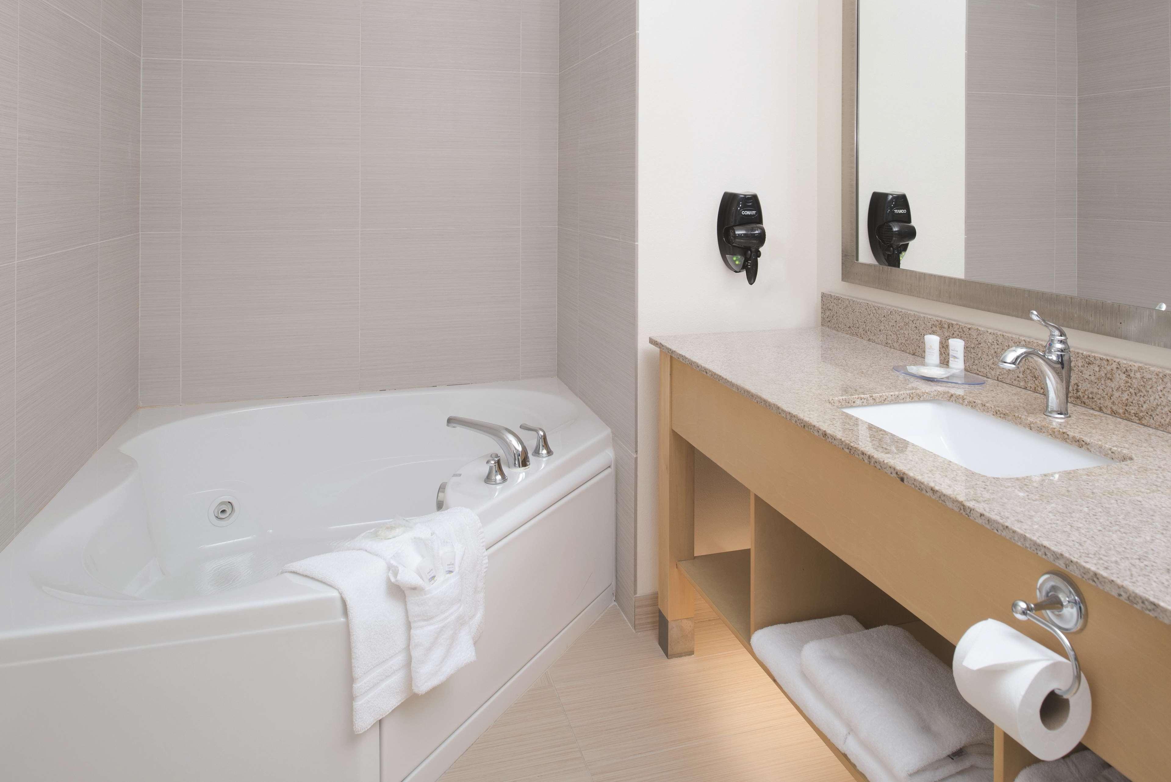 La Quinta By Wyndham Grand Forks Otel Dış mekan fotoğraf