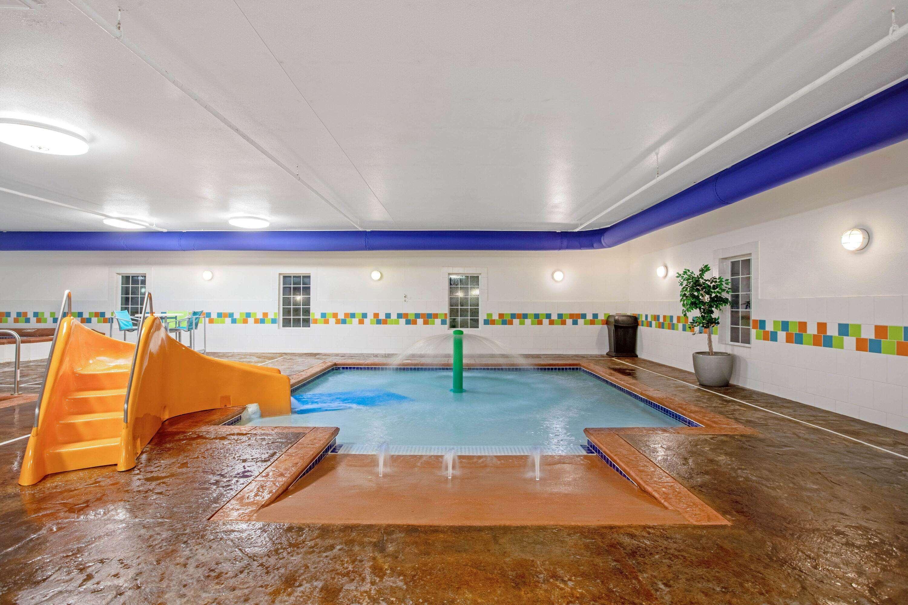 La Quinta By Wyndham Grand Forks Otel Dış mekan fotoğraf